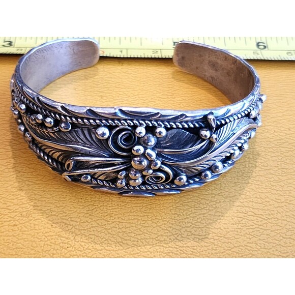 VINTAGE STERLING NATIVE AMERICAN NAVAJO CUFF YVONNE YAZZIE 925